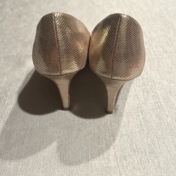 Comfort Plus Predictions Gold Shiny Heels - Picture 3 of 6